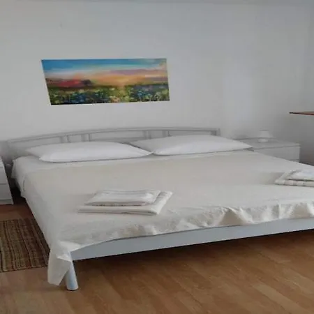 Bla A - Duplex Two Bedroom *