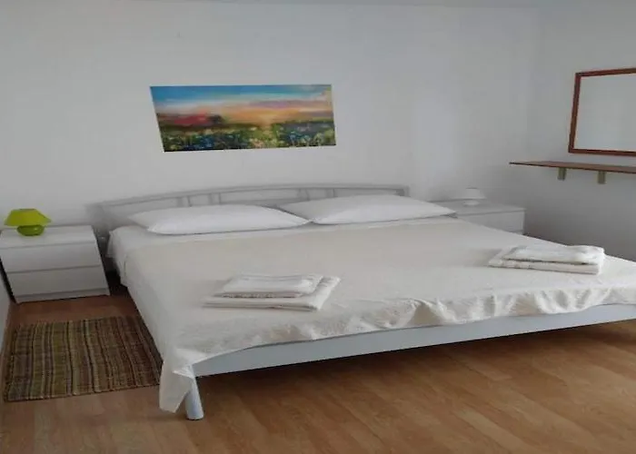 Bla A - Duplex Two Bedroom *